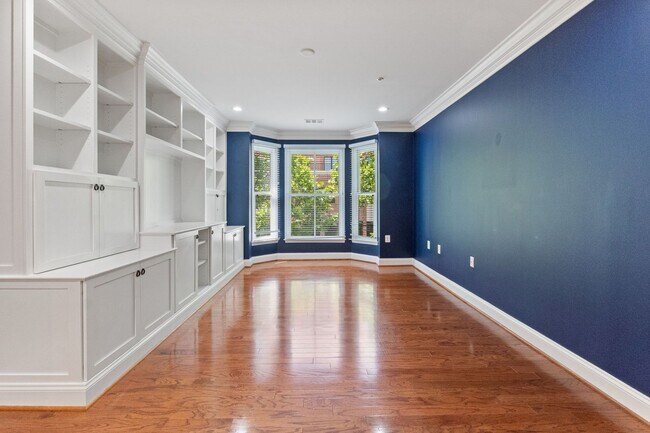 Foto del edificio - Luxury Old Town Living at The Prescott | 2BR Condo Just Off King Street