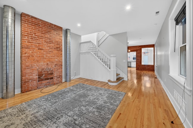 Building Photo - 5549 Columbo St