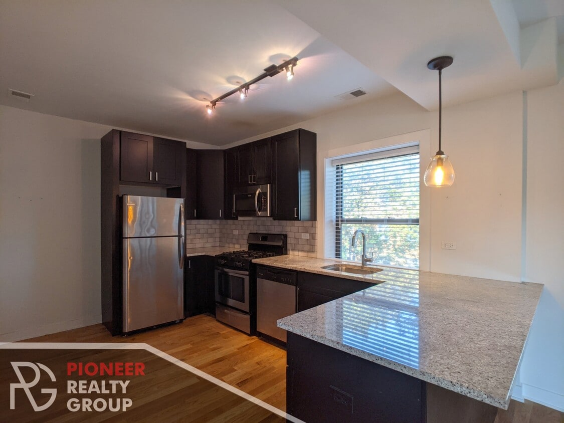 Foto principal - 2205 W Eastwood Ave