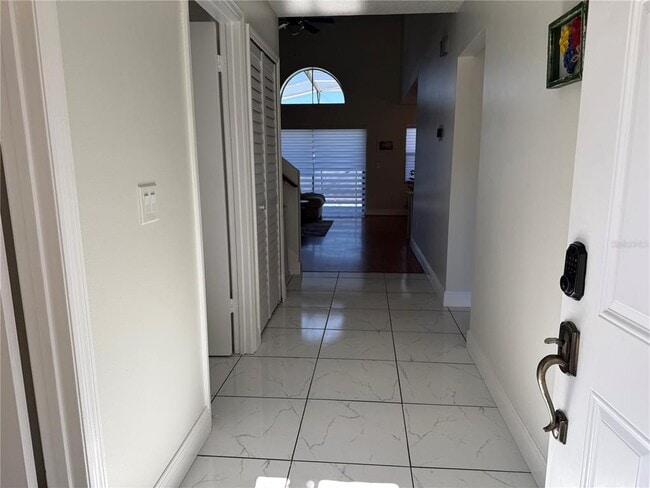 Foto del edificio - 227 Burning Tree Dr