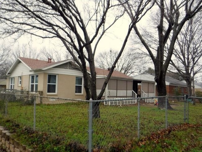 Building Photo - 1118 Ash St