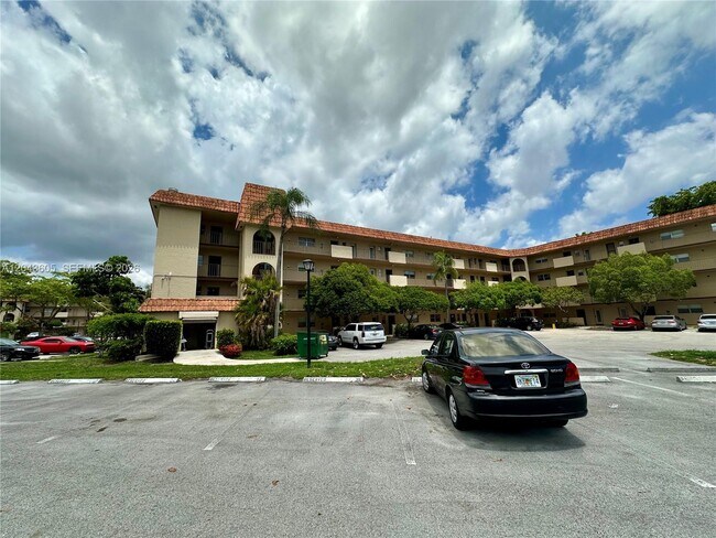 Foto del edificio - 6201 N Falls Cir Dr