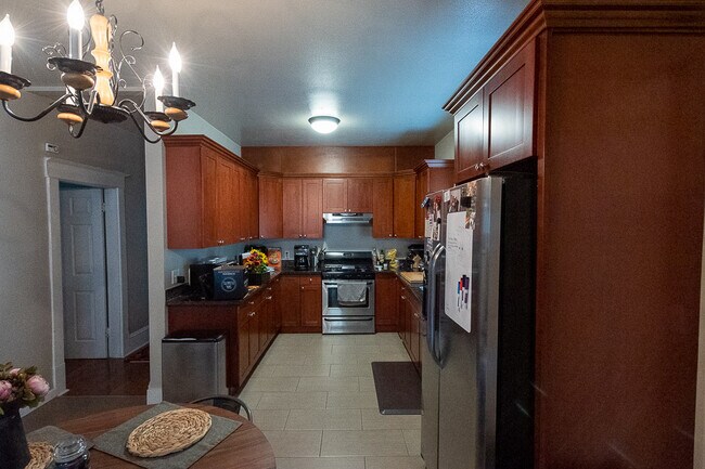 Open kitchen 1 - 1010 Taylor Ave N