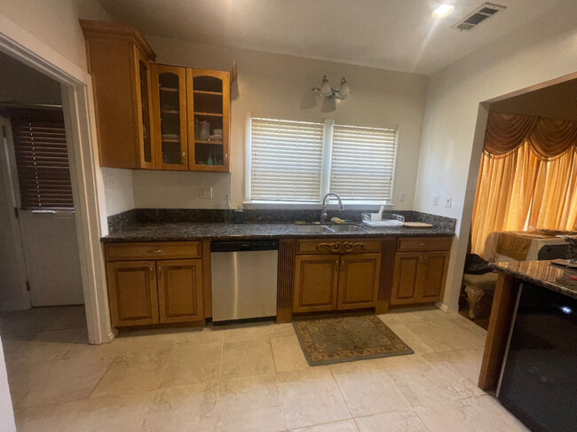 Cocina - 2021 Browning Blvd