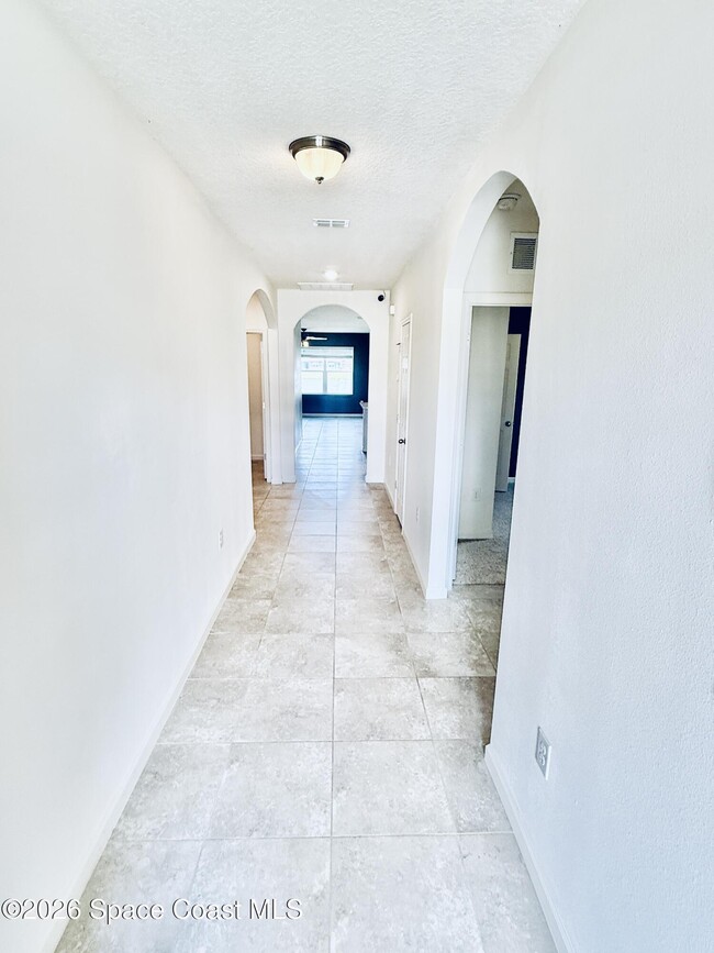 Building Photo - 465 Sorrento Dr