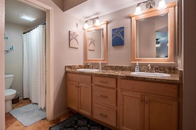 Building Photo - 500 The Strand N