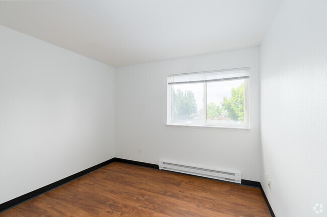 3BR, 2BA - 1060SF - Bedroom - Pioneer Park