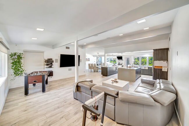 Building Photo - 22376 Algunas Rd