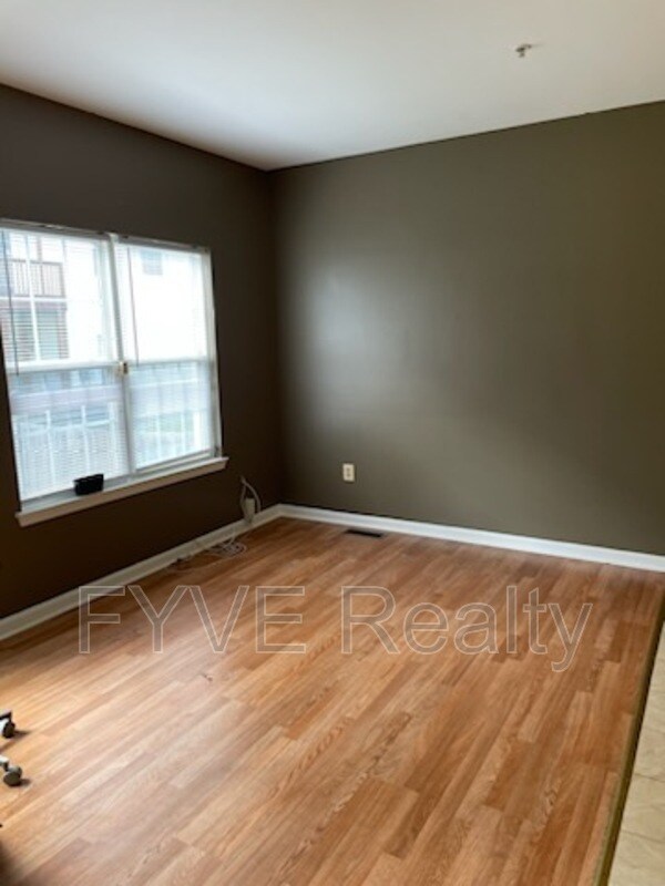 Foto del edificio - 9815 Tulip Tree Dr