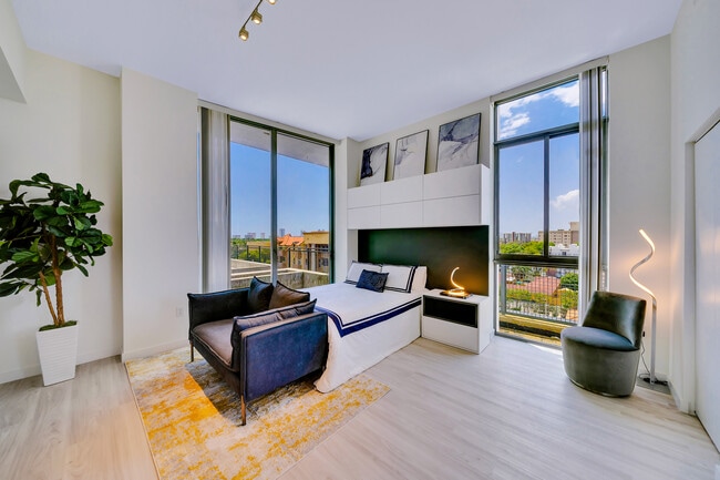 Photo - Nine Hollywood Apartments