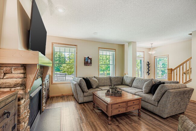 Foto del edificio - 14143 Jardin Ave N