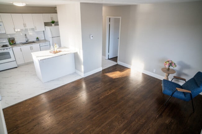 Building Photo - Elmira Apartments