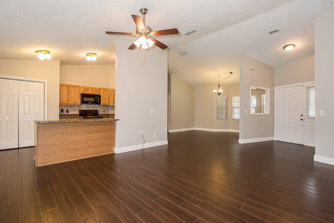 Building Photo - 708 Hyssop Pl
