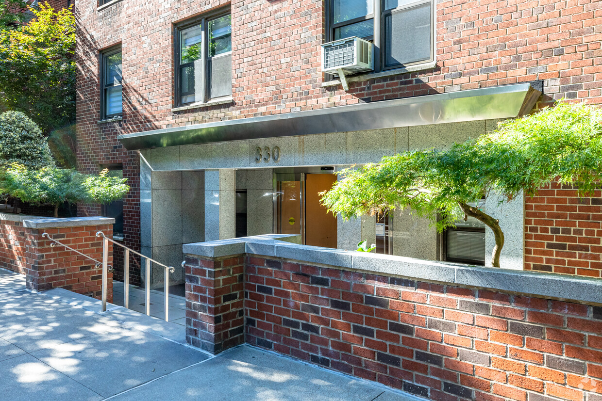 Entrance - 330 E 80th St