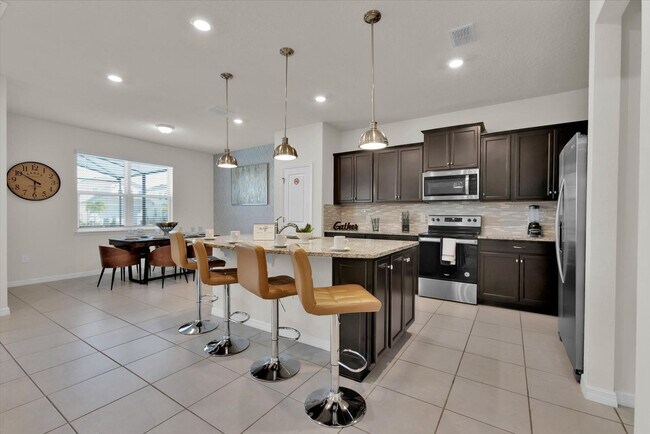 Building Photo - 1811 Summer Dr
