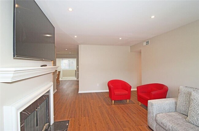 Foto del edificio - 38 La Rue Pl NW