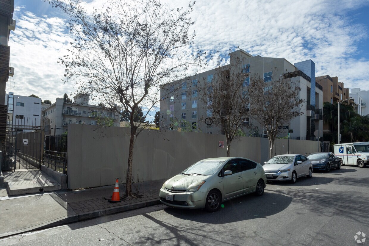 ENERO DE 2022 - 7050-7060 Hawthorn Ave
