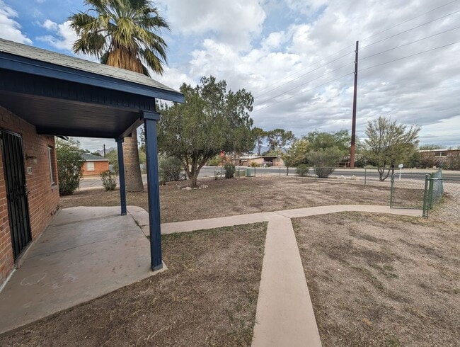 Building Photo - 3431 N Mountain Ave