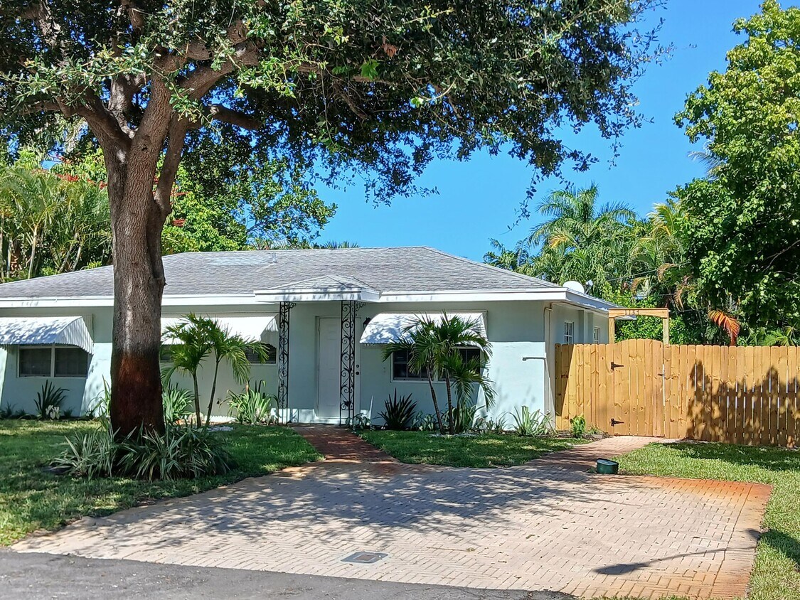 Foto principal - 1137 NE 9th Ave