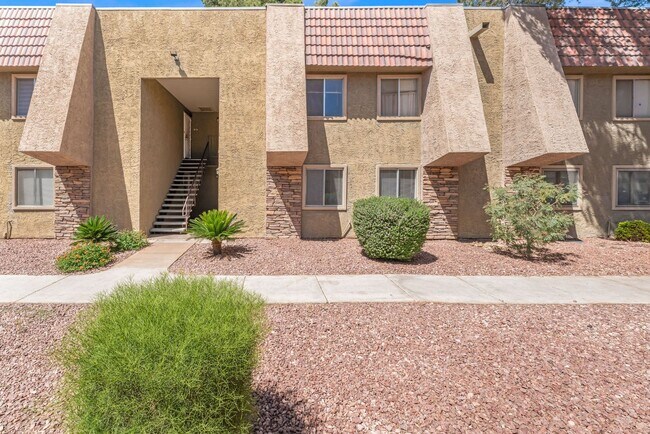 Foto del edificio - Modern Condo in Guard-Gated Community!