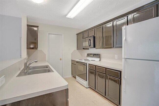 Building Photo - 8051 Bay Branch Dr