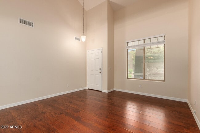 Foto del edificio - 17410 W Holland Ln