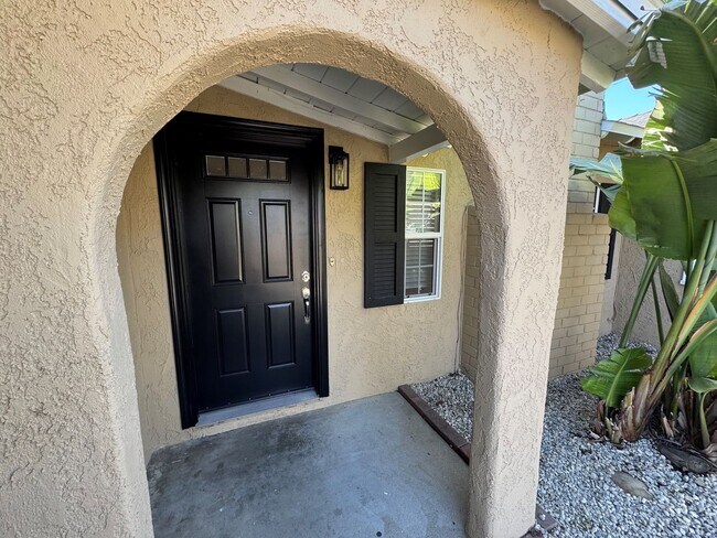 Building Photo - Central Ventura Home with Large Yard!