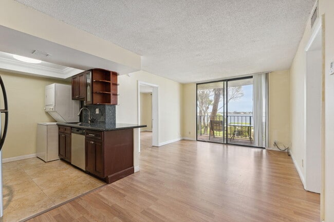 Building Photo - 734 Executive Center Dr