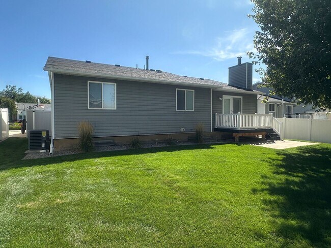 Foto del edificio - Desirable Kaysville Area/ 5 Bedroom Home