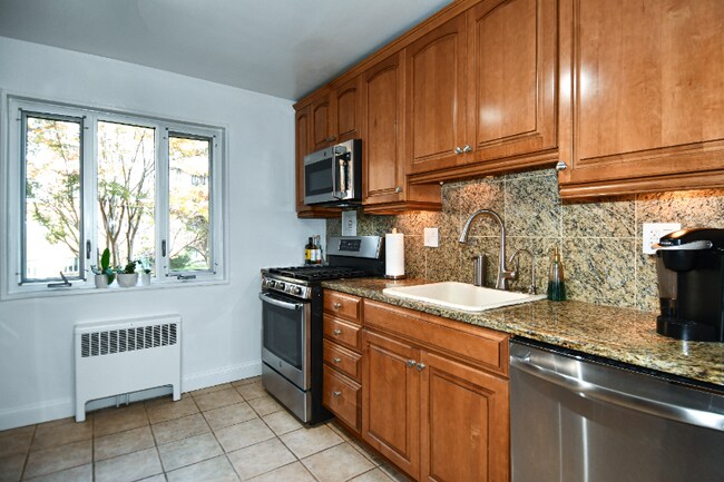 Foto del edificio - 5301 Westbard Cir