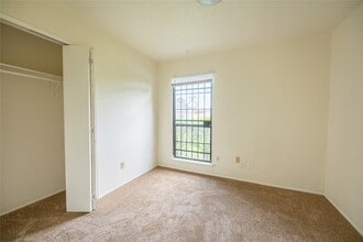 Building Photo - 14658 Flair Dr