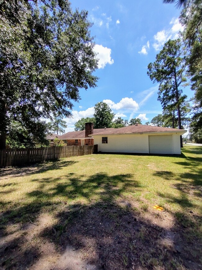 Building Photo - 7640 Laurie Ln