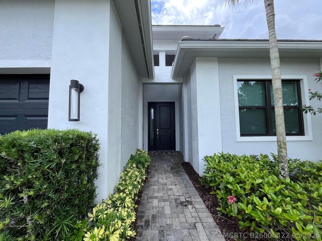 Building Photo - 5663 St Armands Way