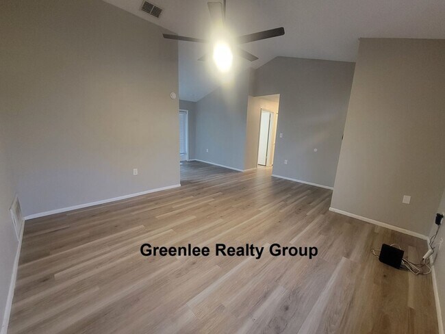 Building Photo - 1305 Calamondin Dr