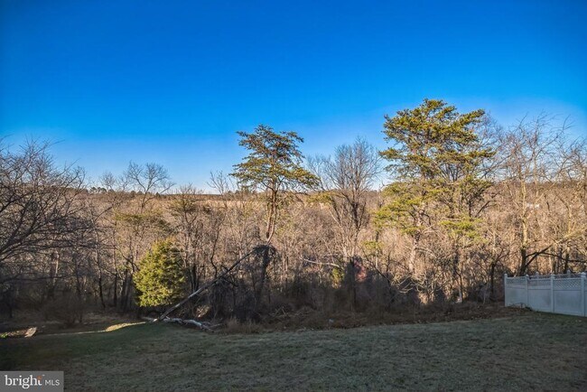 Foto del edificio - 215 Kemper Ct