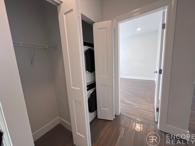 Foto del edificio - 111 Park Dr