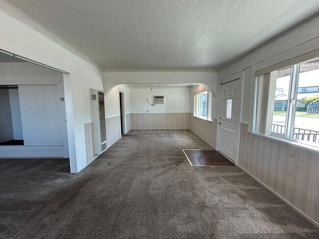 Foto del edificio - 1441 Coldwell Ave