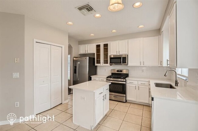 Building Photo - 8332 Crescent Moon Dr, New Port Richey, FL...