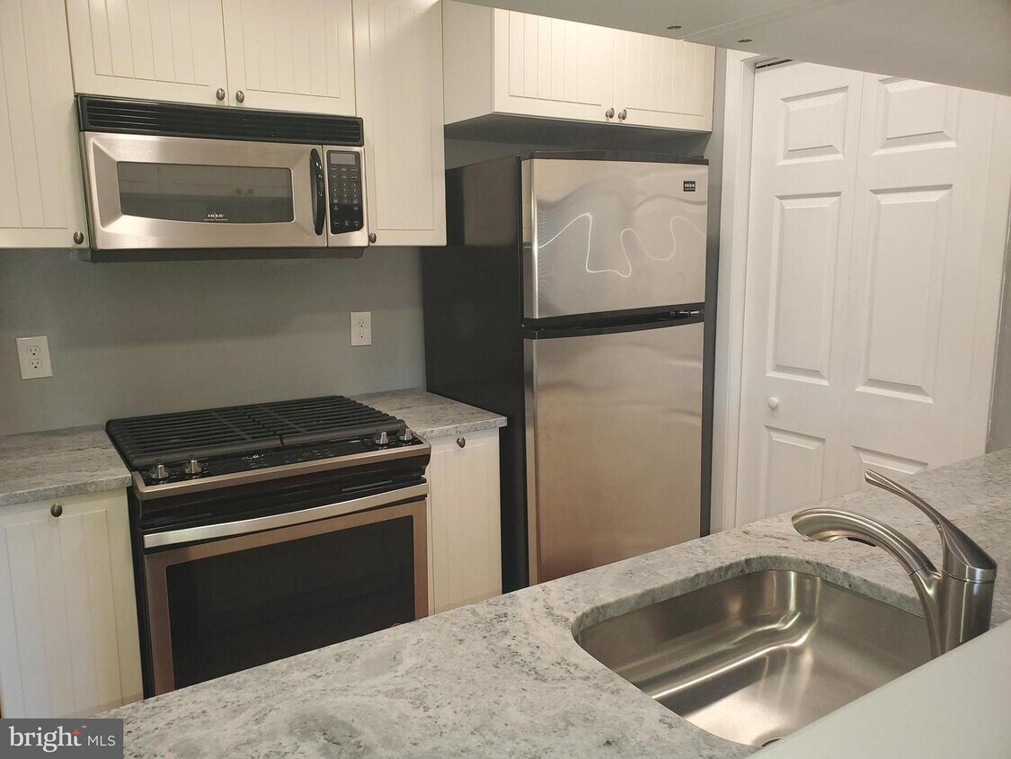 Primary Photo - 702 Woodhollow Dr