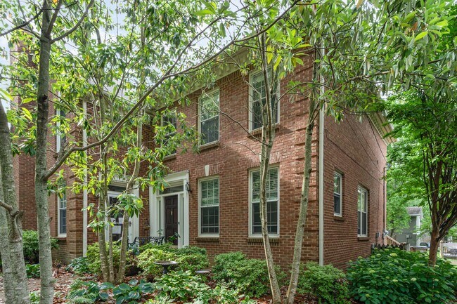 Foto del edificio - Newly Renovated 2-Bedroom Townhome in the Heart of Green Hills