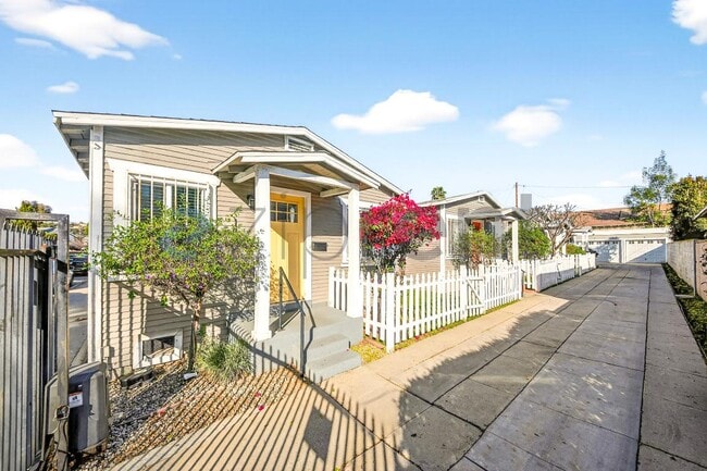 Building Photo - 1544 Stanley Ave