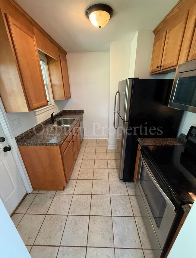Foto del edificio - 1405 Revere Rd