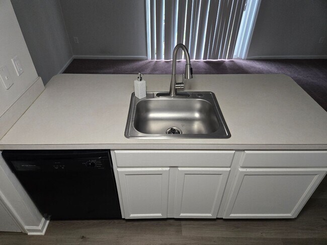 Foto del edificio - 3 bedroom, 1.5 bath townhome in Newark
