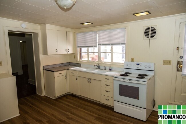 Foto del edificio - Putnam Realty - 114 1/2 Putnam Street
