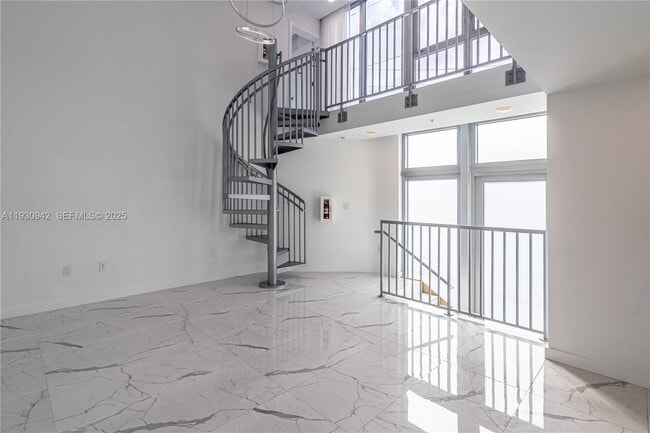 Foto del edificio - 8425 Crespi Blvd