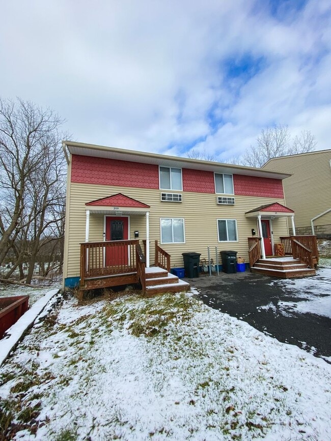 Building Photo - 209 Robert Dr