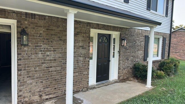 Building Photo - 512 Linda Ln