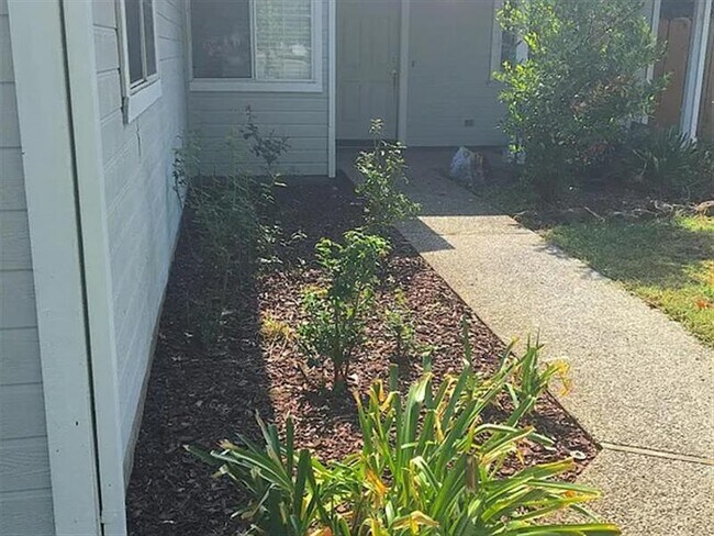 Building Photo - 9 Silkwood Way