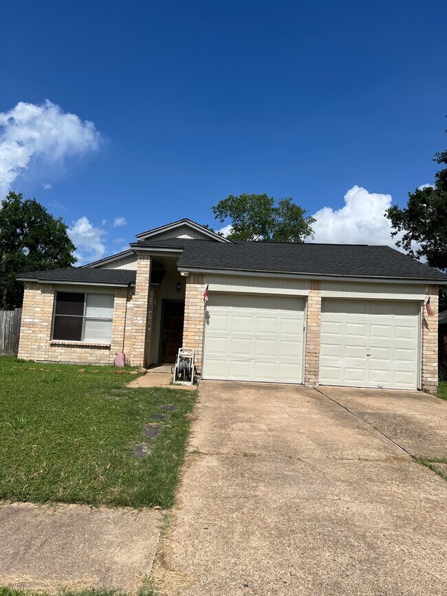 Foto del edificio - 6826 Heather Hollow Dr