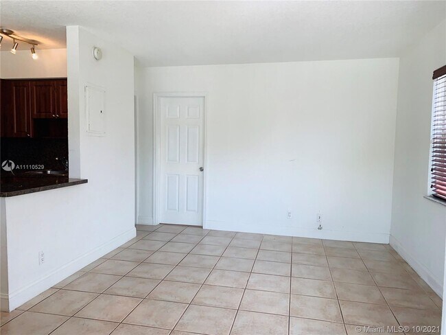 Foto del edificio - 715 NE 6th St